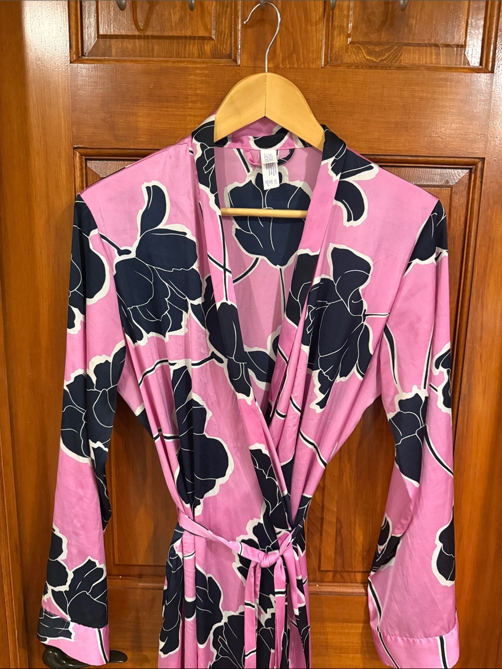 stars above Pink & Black Floral Satin Robe - Picture 2 of 6
